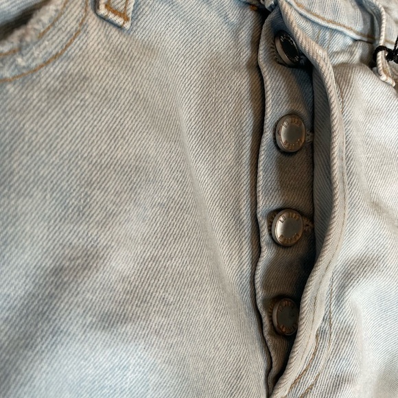 𝅺le Jean High Rise Adele Short in light Distressed - Picture 9 of 11